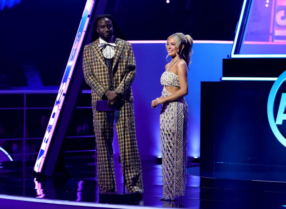 Shaboozey Rolls His Eyes at AMAs inline GettyImages-2217218217