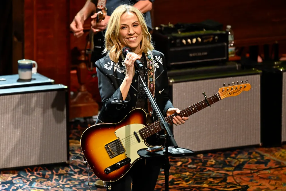 Sheryl Crow Alludes to Ex Lance Armstrong in New Interview