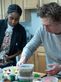 Ayo Edebiri and Jeremy Allen Whitecook together in 'The Bear'