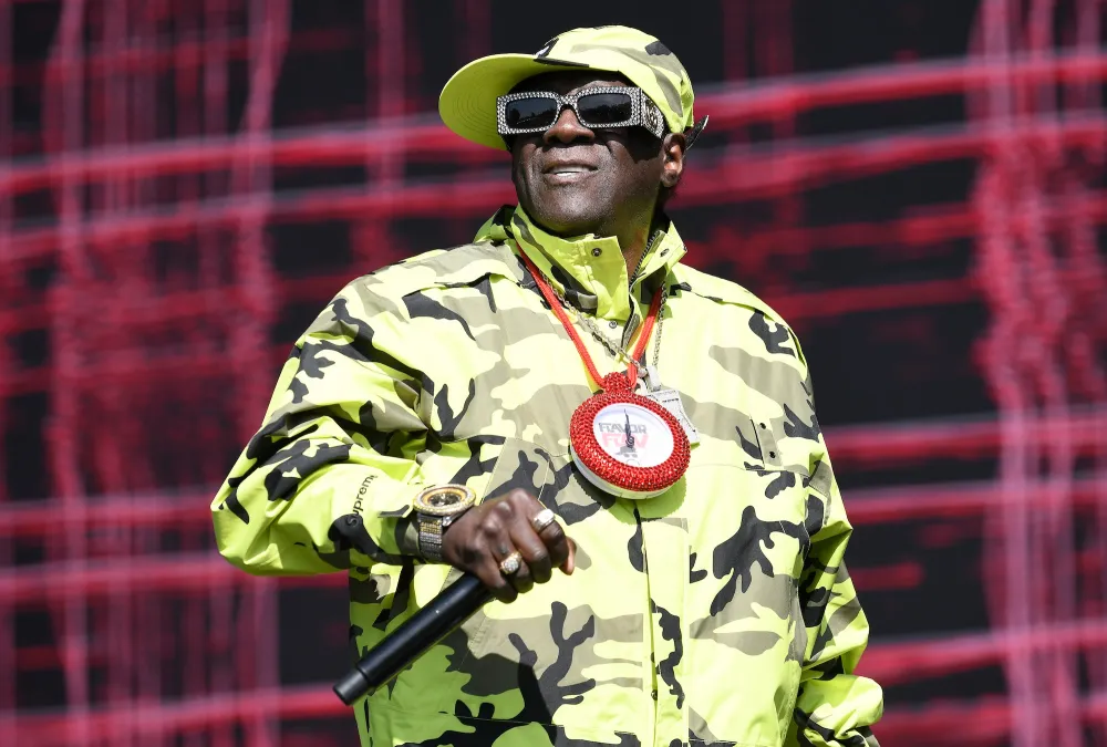 Taylor Swift Buys Back Her Masters Brittany Mahomes Travis Kelce and More React