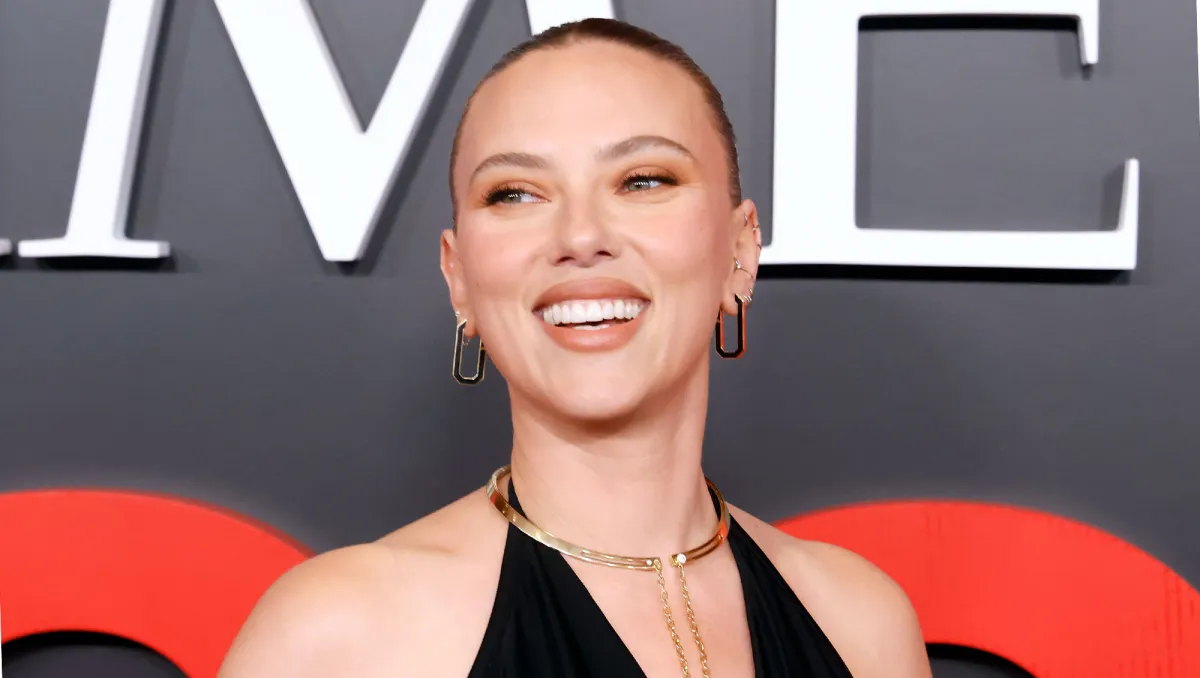 The Perfect Summer Sneakers, Scarlett Johansson Go-To Lip Product and more Amazon Deals To Shop This Weekend