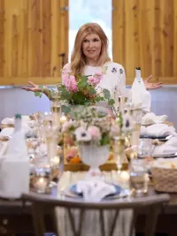 Connie Britton talks to other single moms on 'The Motherhood'