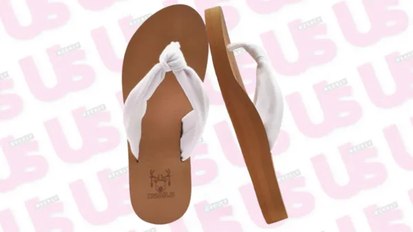 These $30 Flip Flop Feel Like A Yoga Mat And Save Your Feet From Pain