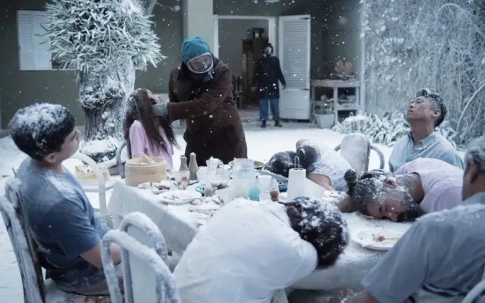 A man checks a table of dead bodies in 'The Eternaut.'