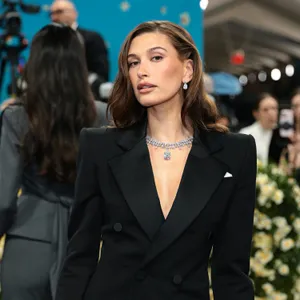 Hailey Bieber blueberry blush