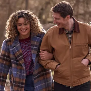 A woman walks with a man in 'Starstruck.'