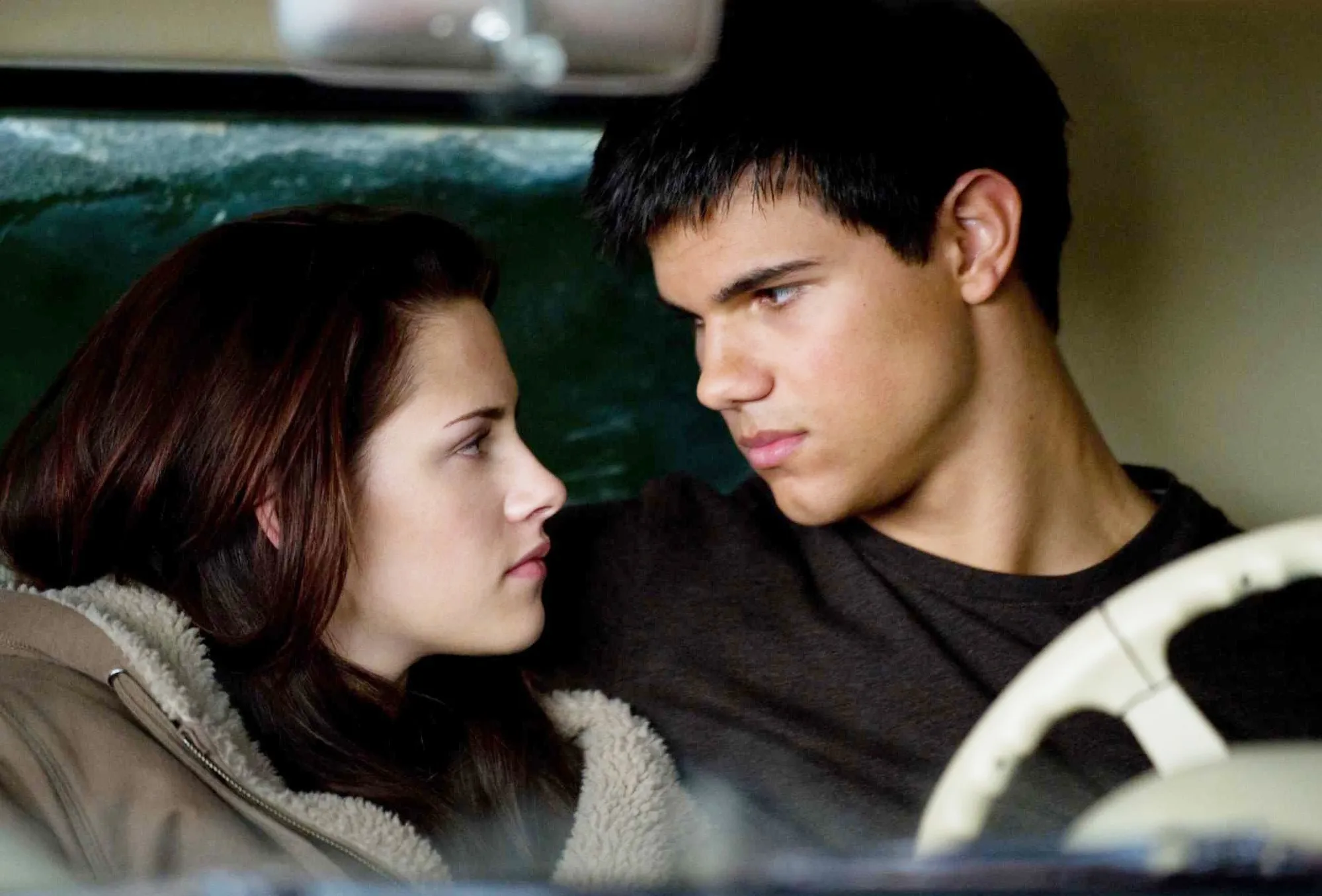 Kristen Stewart and Taylor Lautner in New Moon