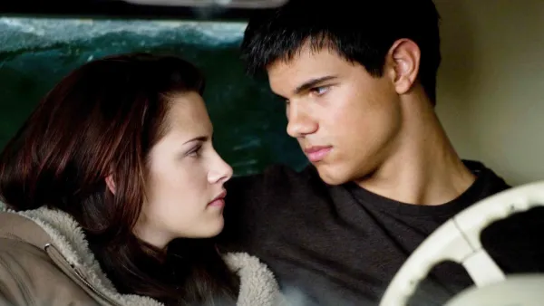 Kristen Stewart and Taylor Lautner in New Moon