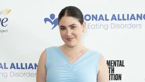 ‘SI Swimsuit’ Model Gigi Robinson Says Breast Reduction Helped Her Chronic Illness