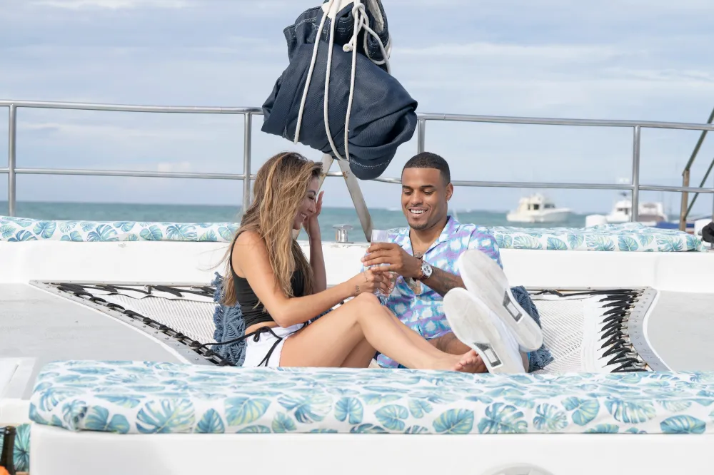 All the Signs Bachelor&rsquo;s Grant Ellis and Juliana Pasquarosa Were Headed for a Split