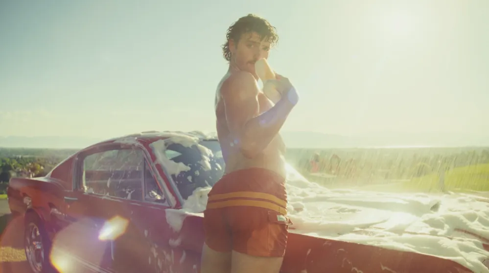 Benson Boone shirtless in his "Mr. Electric Blue" music video