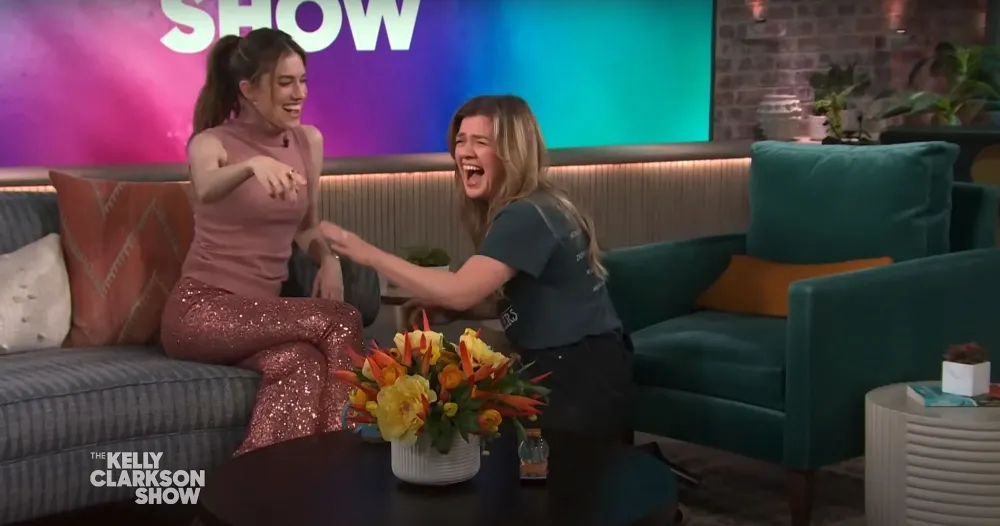 Allison Williams Hilariously Calls Out Kelly Clarkson For Looking at Her Forehead for Botox 2
