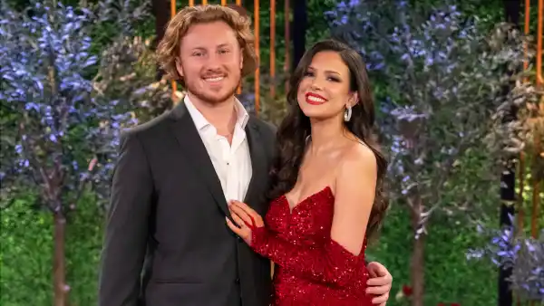 Amy-and-Johnny-LIB_S6_Reunion_00054R2_Crop