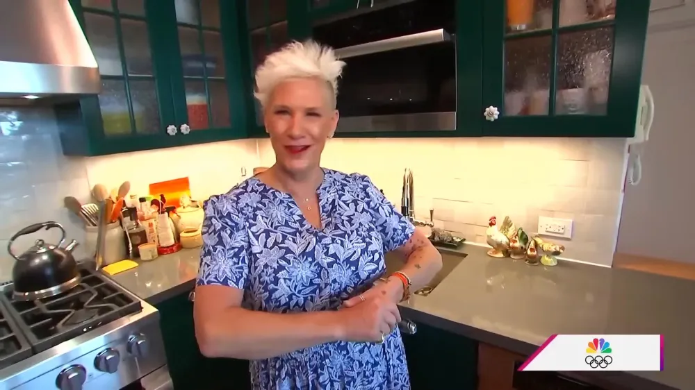 Anne Burrell Gave Apartment Tour Nearly 1 Year Before Death 003