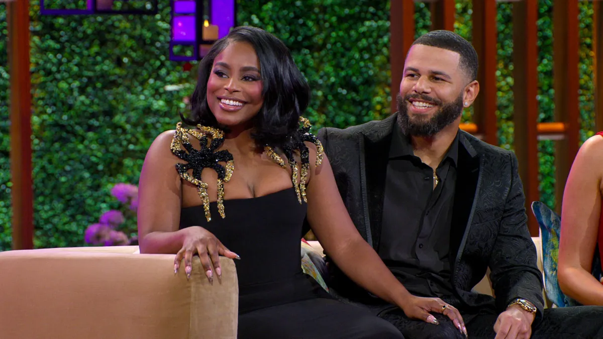 Ashley-and-Tyler-Love_Is_Blind_n_S7_E13_00_03_32_22RC