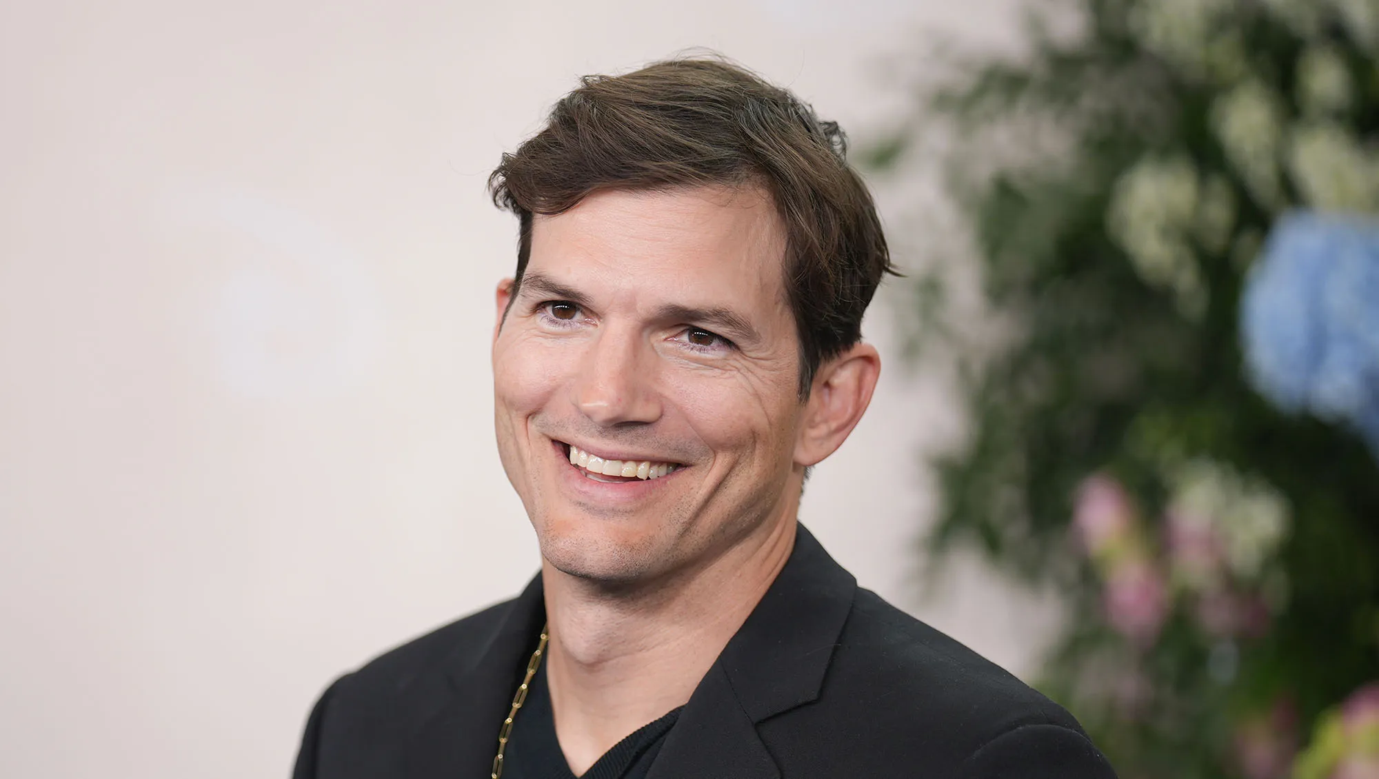 These Ashton Kutcher-Loved Sneakers Are A No-Brainer Father’s Day Gift