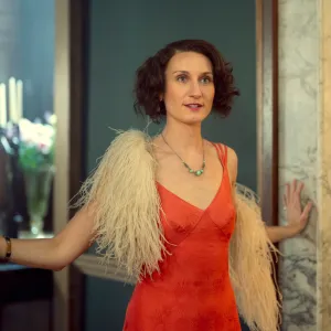 Bessie-Carter-Outrageous-19