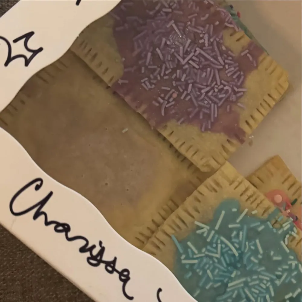 Charissa Thompson Receives Taylor Swift&rsquo;s Coveted Pop Tarts &mdash; and Boyfriend Travis Kelce Approves