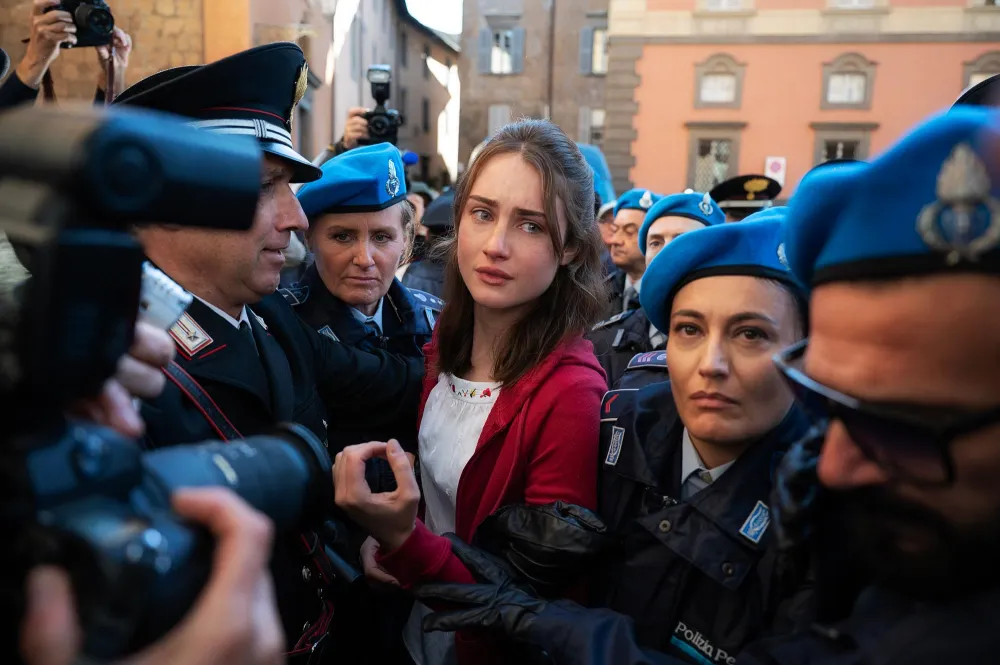 Comparing Amanda Knox s Trial to Hulu Series 175142_0028_V1