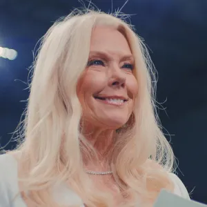 DCC s Judy Still Thinks It s More Impressive for the Cheerleaders to Have Full-Time Jobs AMERICA S_SWEETHEARTS__Dallas_Cowboys_Cheerleaders_n_S2_E2_00_01_05_01