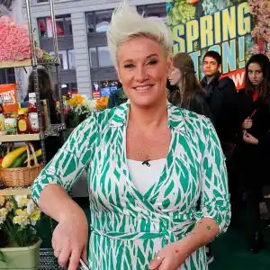 Food Network s Anne Burrell Dead Kardea Brown Sandra Lee and More Stars React Promo Stars React to Anne Burrell s Death Celebs Touching Tributes TCDGOMO_EC360