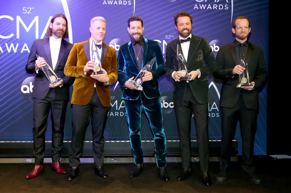 GettyImages-1061553832-old-dominion-cma-awards-2018