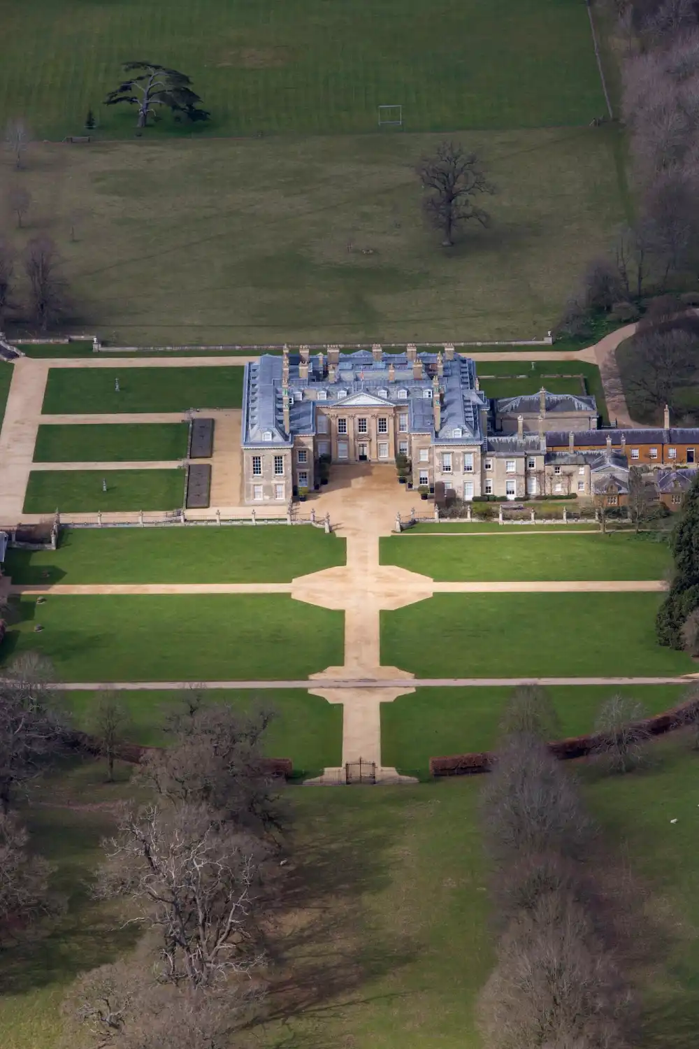 GettyImages-1127560775 Althorp House.jpg