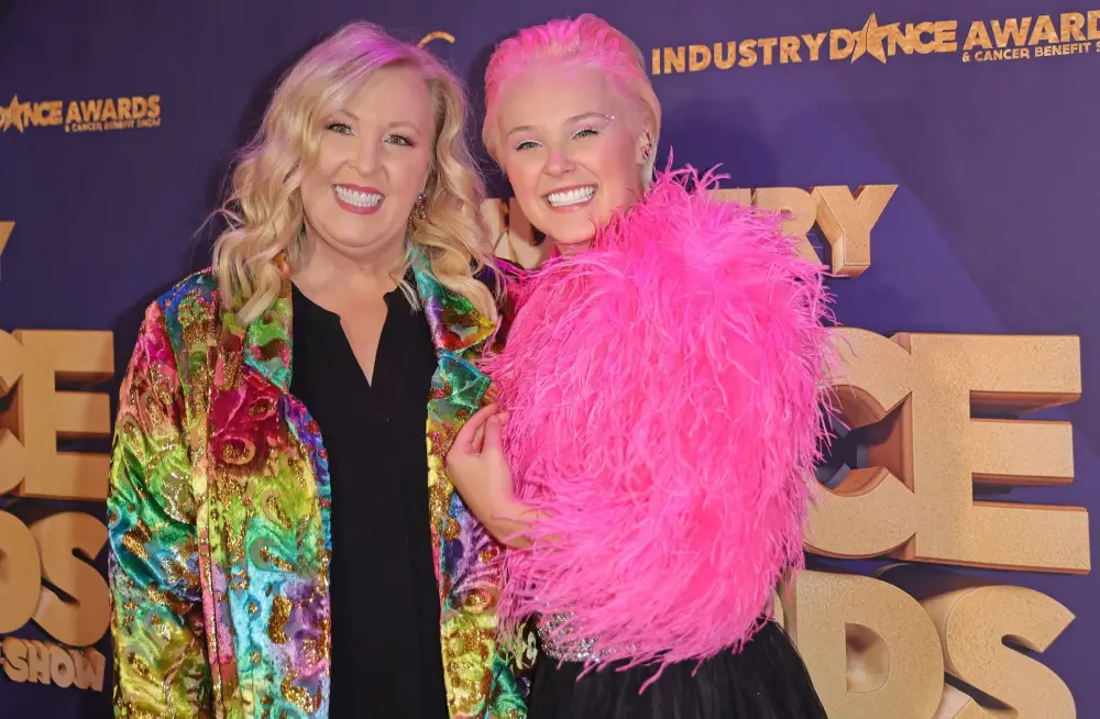 GettyImages-1433022821 Jessalynn Siwa Jojo Siwa.jpg