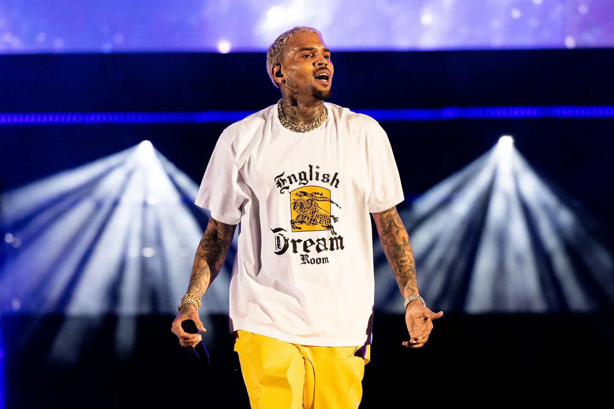 GettyImages-1450233853 Chris Brown Accused of Being Evasive