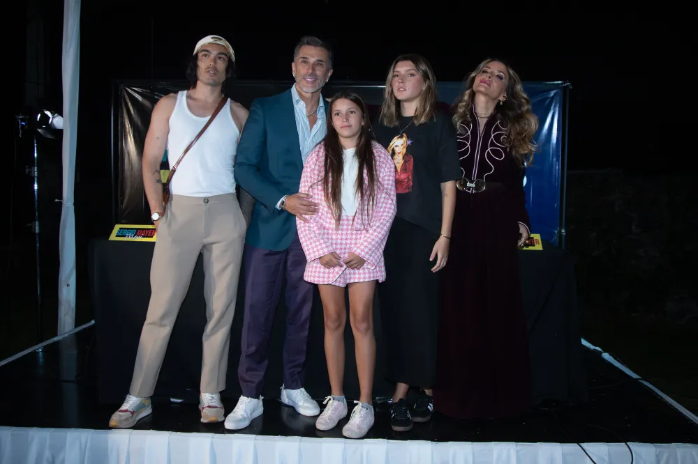 Sergio Mayer Mori, Sergio Mayer, Victoria Mayer Camil, Antonia Mayer e Issabela Camil.