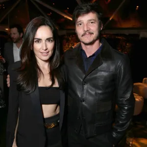 Ana de la Reguera y Pedro Pascal