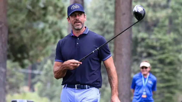 GettyImages-2161489530 Aaron Rodgers golfing