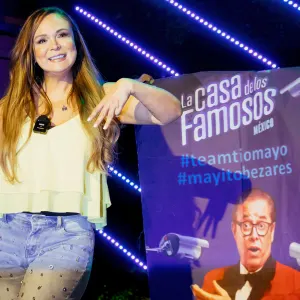 Brenda Bezares apoyando a su esposo, Mario Bezares en 'La Casa de los Famosos México'.