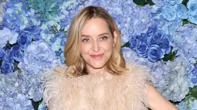 GettyImages 2198468145 Jason Biggs Wife Jenny Mollen Reflects on How Microdosing GLP1 Landed Her in the ER