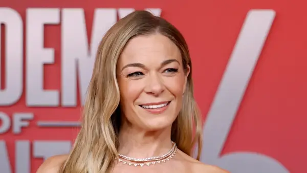 GettyImages-2214135890 LeAnn Rimes' Teeth Fell Out Mid-Performance at Recent Concert