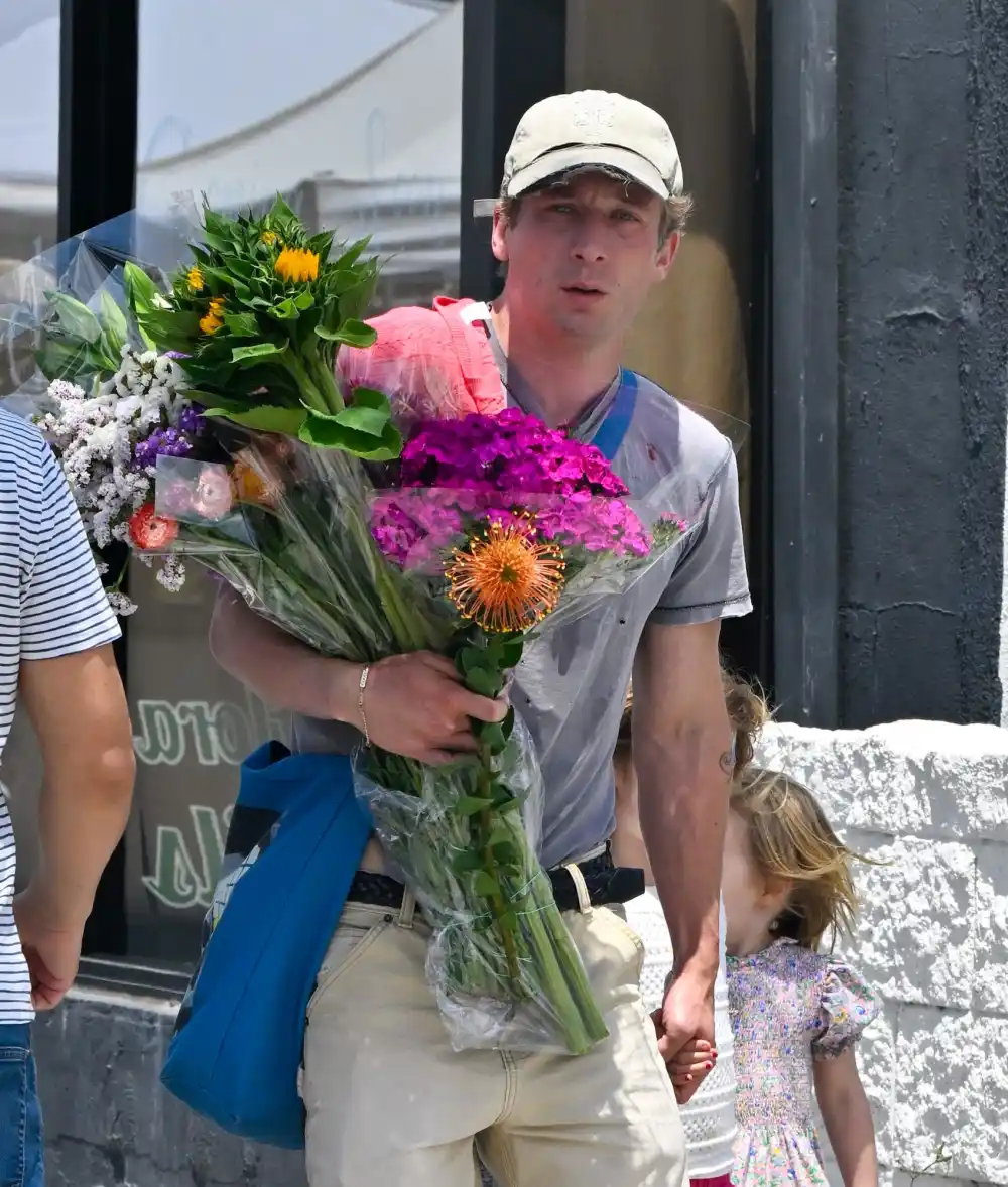 Jeremy Allen White Addresses Flowers