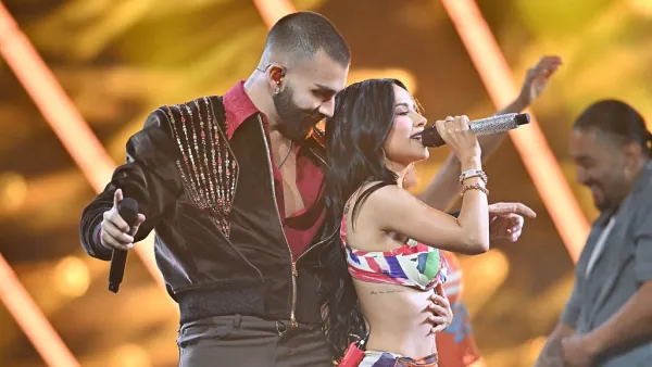 Manuel Turizo y Becky G en los AMA's 2025