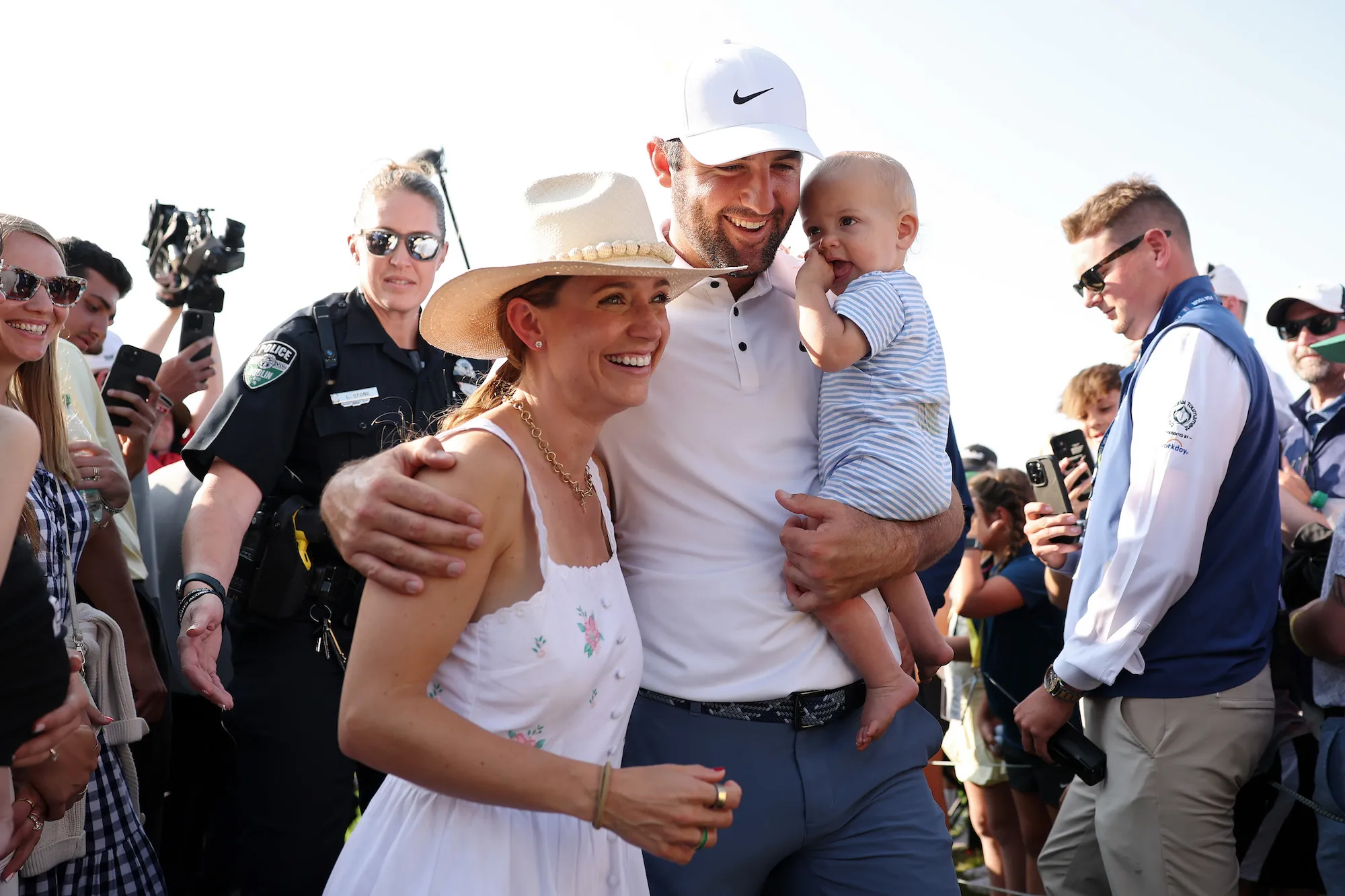 Feature GettyImages-2218150735 Scottie Scheffler Meredith Scheffler Bennett Scheffler Poop