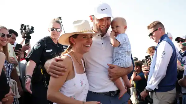 Feature GettyImages-2218150735 Scottie Scheffler Meredith Scheffler Bennett Scheffler Poop