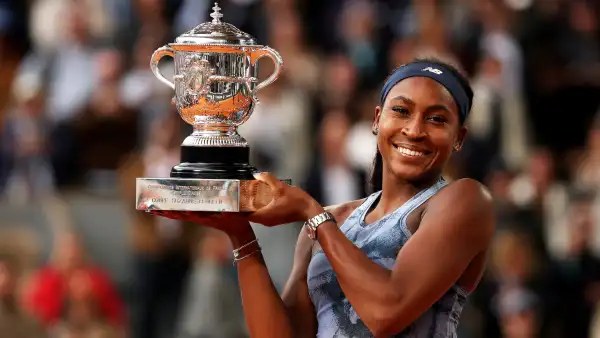 GettyImages-2219130789 Coco Gauff French Open trophy