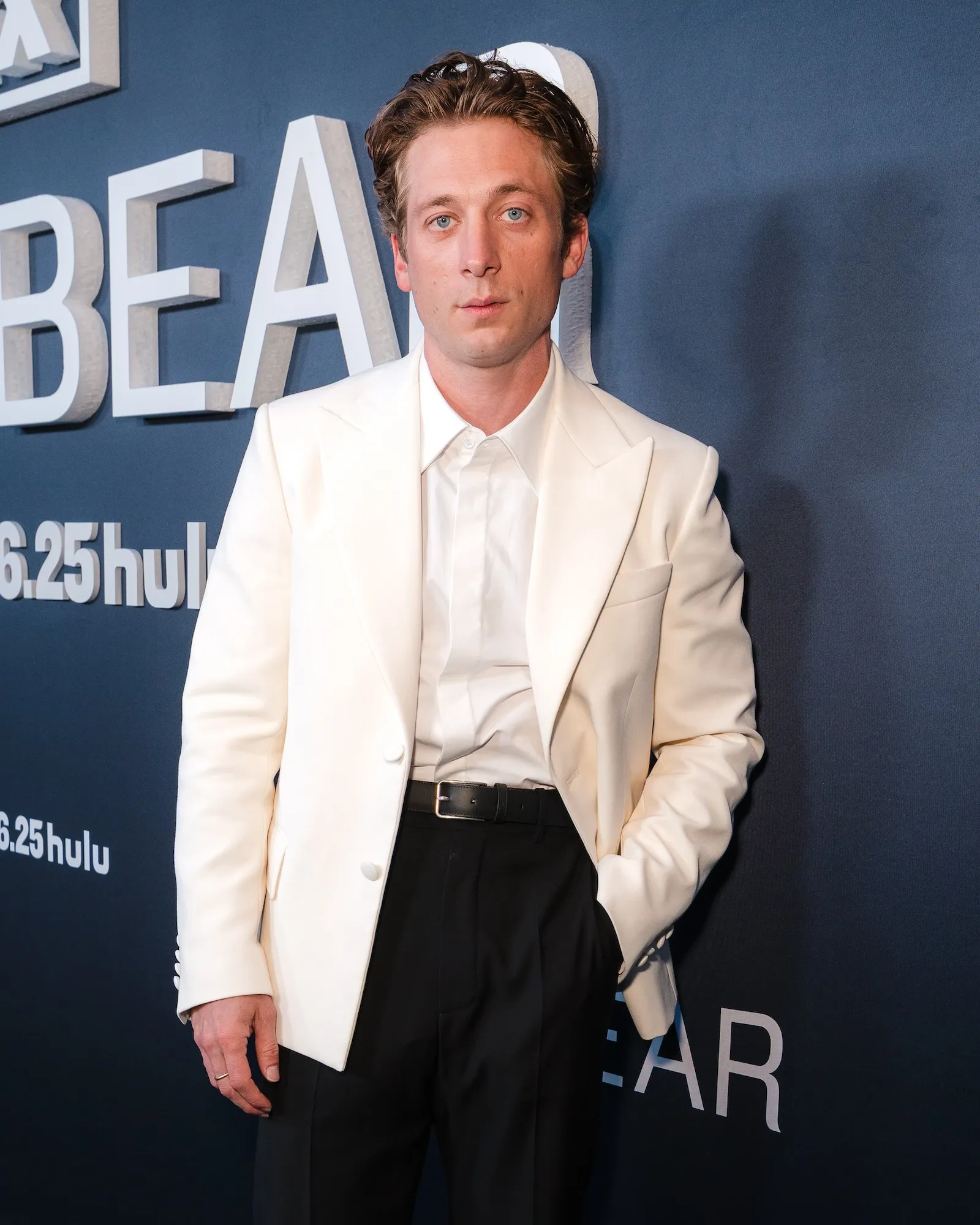 Jeremy Allen White Addresses Flowers