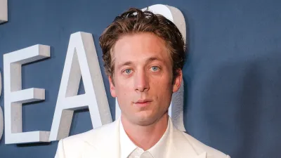 Jeremy Allen White Addresses Flowers