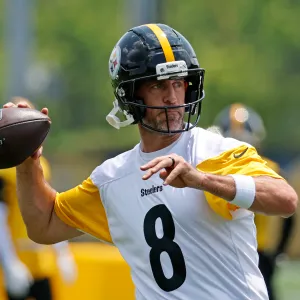 Feature GettyImages-2219535682 Aaron Rodgers Steelers 1