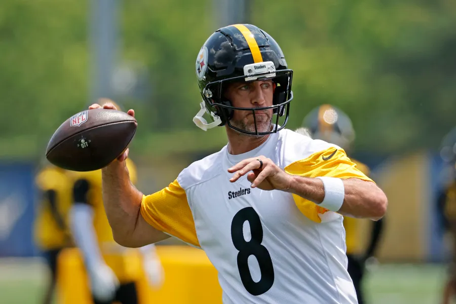 Feature GettyImages-2219535682 Aaron Rodgers Steelers 1