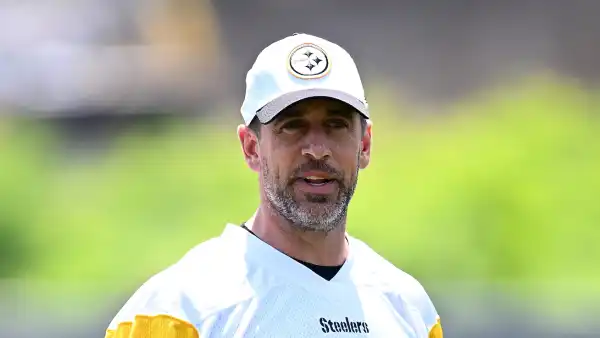 Feature GettyImages-2219835081 Aaron Rodgers Steelers Minicamp