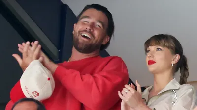 GettyImages-2219870513-Taylor-Swift-Travis-Kelce-Stanley-Cup