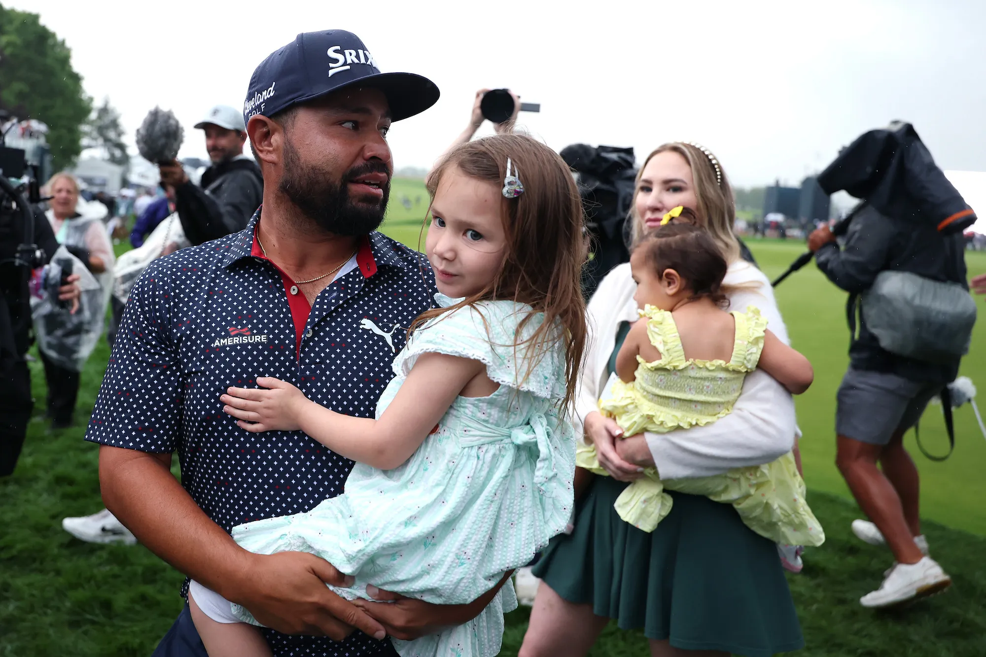 Feature GettyImages-2220321769 JJ Spaun Wife US Open