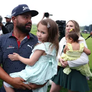 Feature GettyImages-2220321769 JJ Spaun Wife US Open