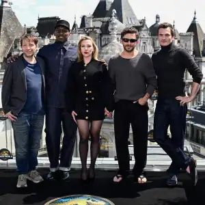 Jonathan Bailey Accidentally Breaks the Internet by Wearing Flip Flops at ‘Jurassic World’ Photocall