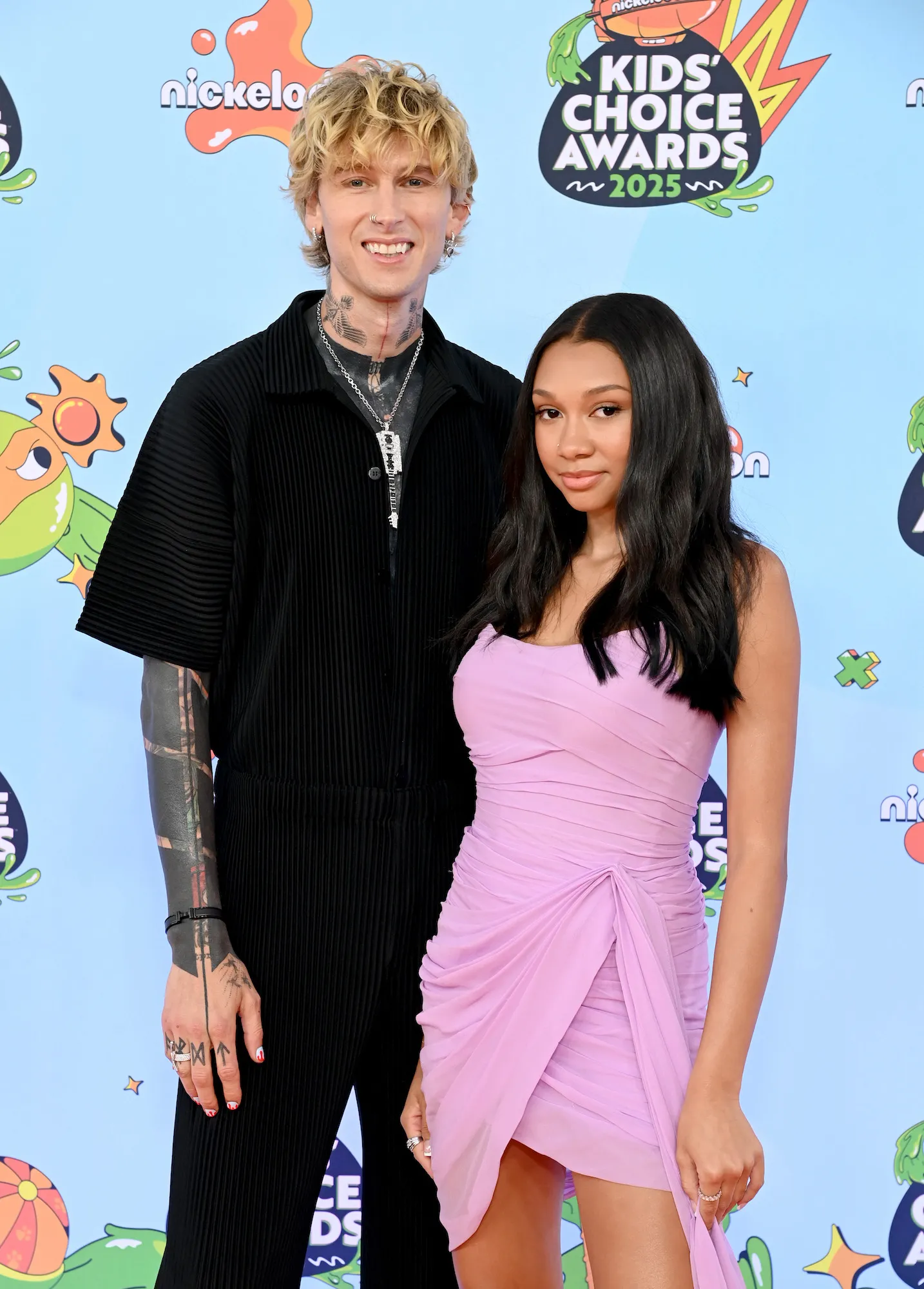 GettyImages-2221391122Machine-Gun-Kelly-and-Daughter-Casie-Make-Appearance-at-Kids-Choice-Awards